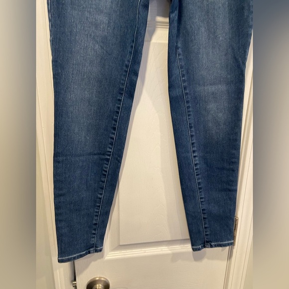 J. Jill Denim Size 6 Medium Wash Soft Stretchy 5-Pocket Leggings Skinny Jeans - Picture 4 of 12